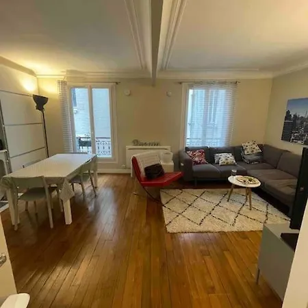 Appartamento Spacious And Convenient 2 Bedroom Flat In Centre Parigi