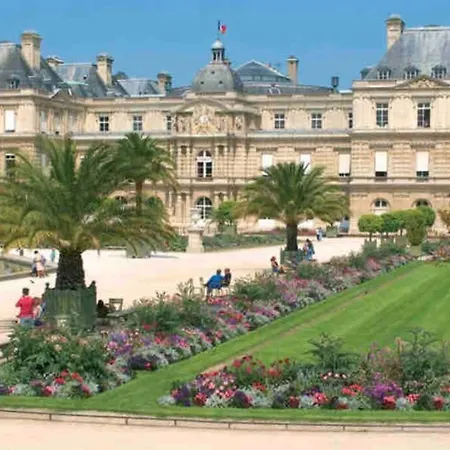 Spacious And Convenient 2 Bedroom Flat In Centre Apartment Paris