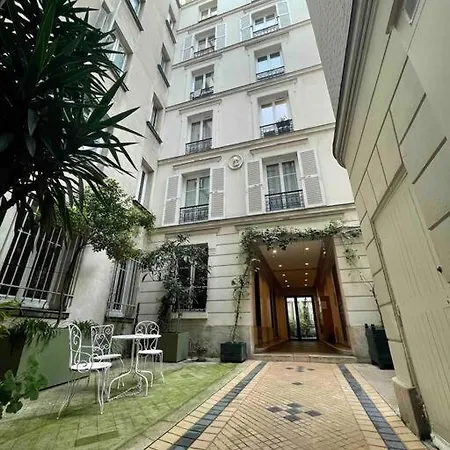 Apartment Spacious And Convenient 2 Bedroom Flat In Centre *