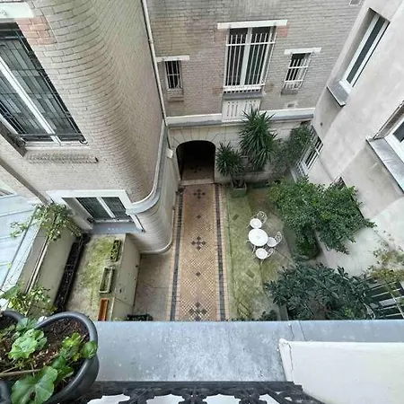 Spacious And Convenient 2 Bedroom Flat In Centre Apartment Paris