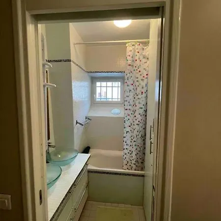 Spacious And Convenient 2 Bedroom Flat In Centre Apartment *