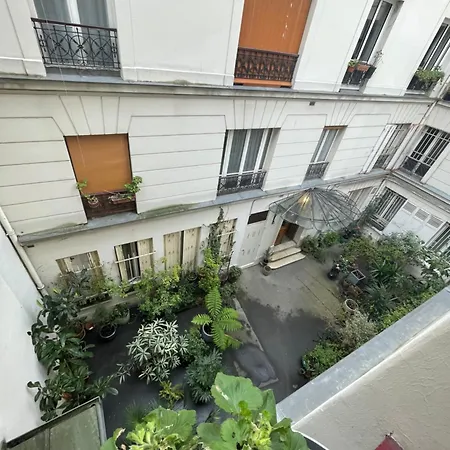 Spacious And Convenient 2 Bedroom Flat In Centre Apartment *